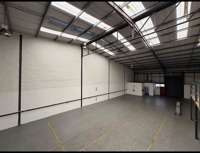 666M² WAREHOUSE TO LET IN HALFWAY HOUSE